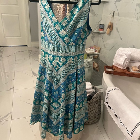 Hot summers day, ladies luncheon dress, bridal shower, baby shower - Picture 7 of 17